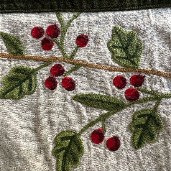 William Sonoma Linen~Green Velvet Trim & Holiday Berries 🎄 Set of 4 Placemats - Picture 3 of 10